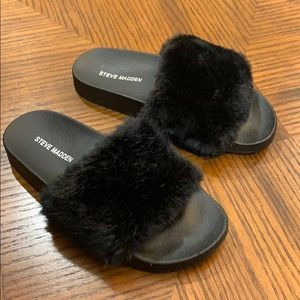 Steve Madden Shear Black Slides